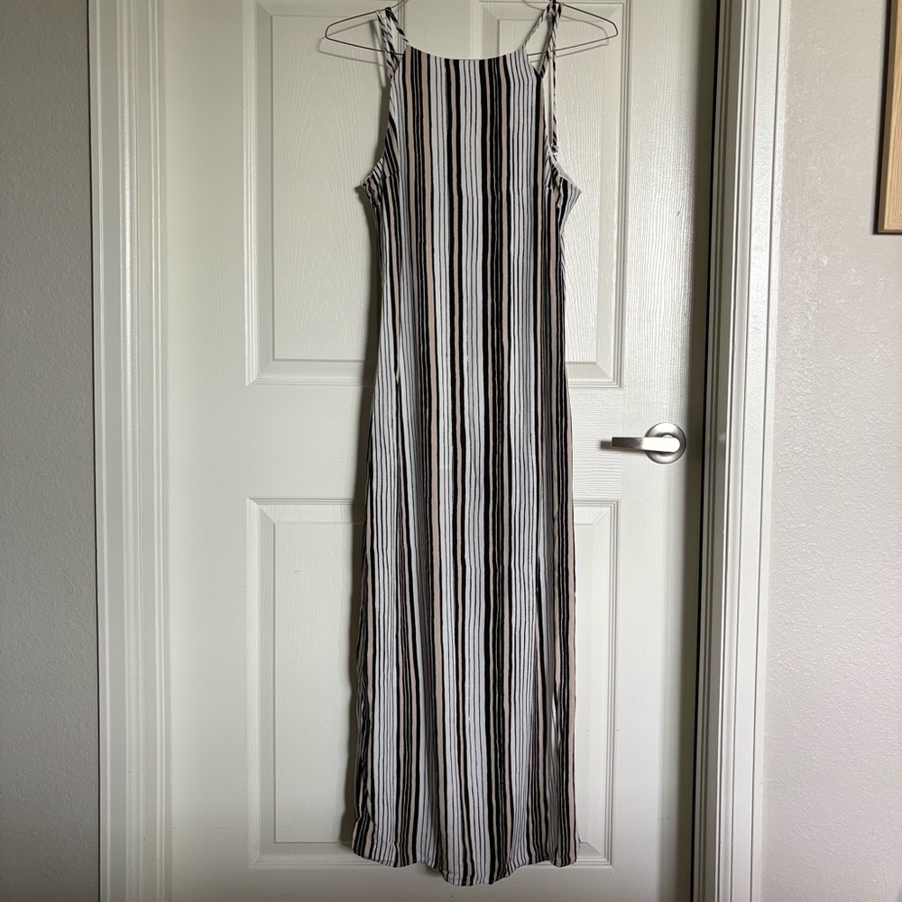 Cupcakes & Cashmere Black and Gray Sheath Maxi Dress